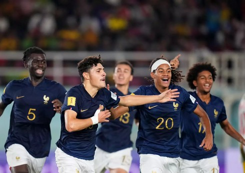 17 yaşadək futbolçular arasında dünya çempionatında finalçılar müəyyənləşib