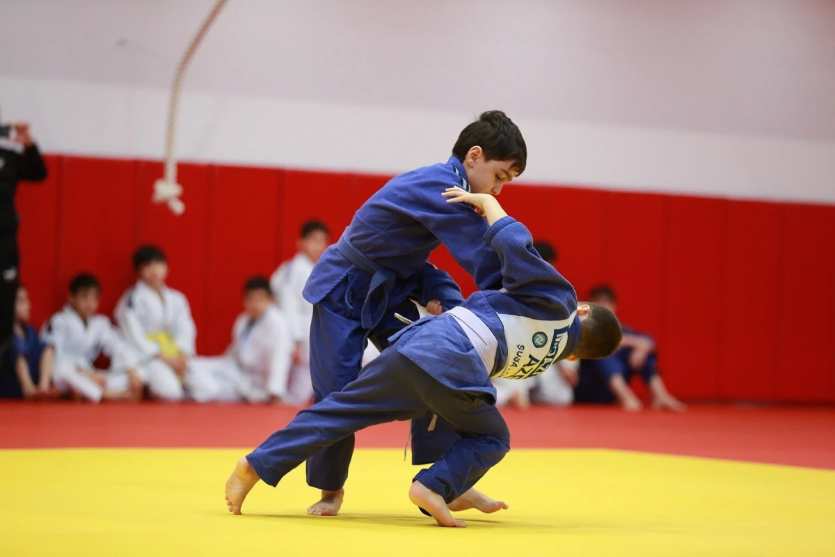 60 cüdoçu kəmər dərəcələri üzrə imtahan verib