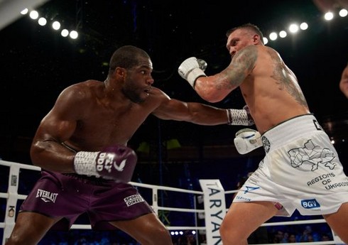 Aleksandr Usik növbəti qələbəsini qazanaraq titullarını qoruyub