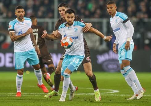 Almaniyada çıxış edən azərbaycanlı futbolçu zədələnib