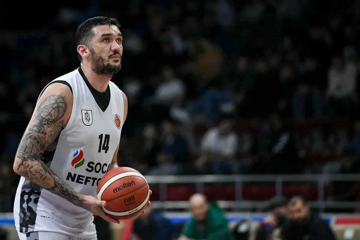Amil Həmzəyev “Neftçi”dən ayrıldı