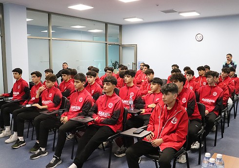 "Araz-Naxçıvan"ın aşağı yaş qruplarından ibarət komandalarına danışılmış oyunlarla bağlı seminar keçirilib