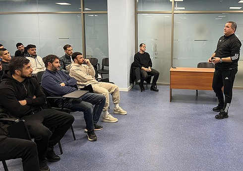 “Araz-Naxçıvan”ın əsas komandasının məşqçi və futbolçu heyəti üçün seminar keçirilib