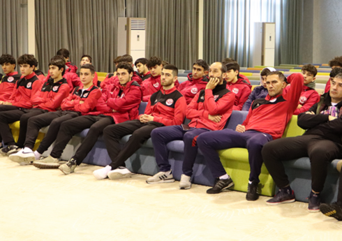 "Araz-Naxçıvan"ın futbolçularına və məşqçilərinə irqçiliyə qarşı mübarizə üzrə təlim keçirilib