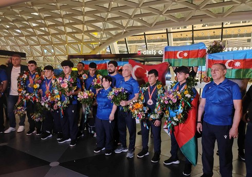 Avropa birinciliyində 14 medal qazanmış Azərbaycan yığması vətənə qayıdıb