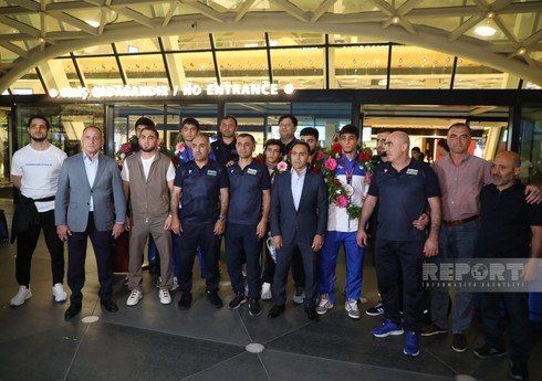 Avropa çempionatında uğurlu çıxış edən Azərbaycanın sərbəst güləşçiləri Vətənə qayıdıblar