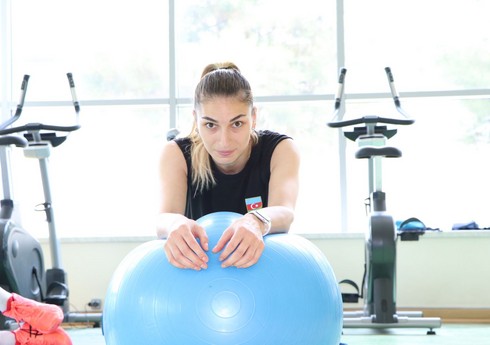 Ayşən Abduləzimova: "Azərbaycan xanımı kimi xaricdə ən yaxşı voleybolçu seçilmək qürurvericidir" - MÜSAHİBƏ
