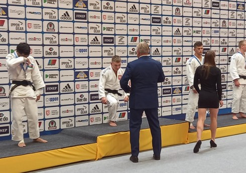 Azərbaycan cüdoçusu mükafatlandırılma mərasimində ağlayıb