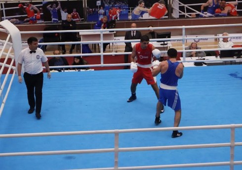 Azərbaycan millisinin boksçuları ölkə çempionatında yarımfinala yüksəliblər