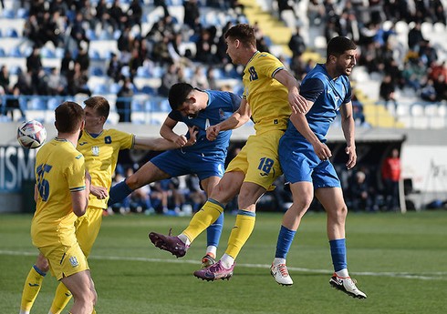 Azərbaycan millisinin futbolçusu: Öz üzərimizdə çox işləməliyik