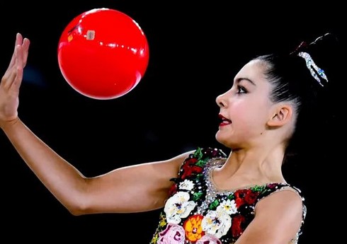 Azərbaycan millisinin sabiq qapıçısının qızı zədəli halda çempion olub