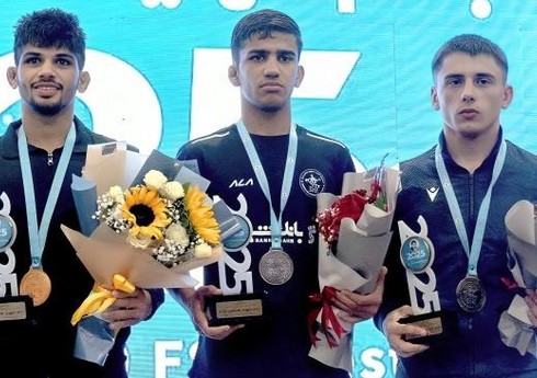 Azərbaycanın iki güləşçisi İranda medal qazanıb