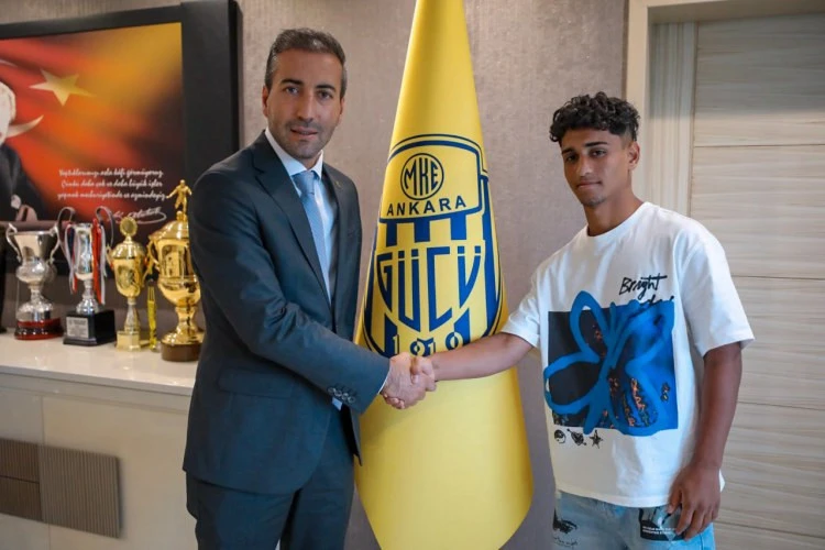 Azərbaycanlı futbolçu “Ankaragücü” ilə peşəkar müqavilə imzaladı