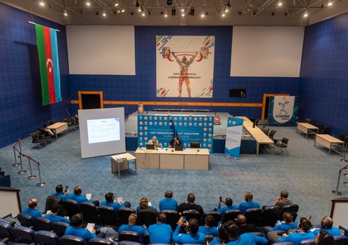 Bakıda ağırlıqqaldırma üzrə beynəlxalq məşqçilik kursu keçirilib 