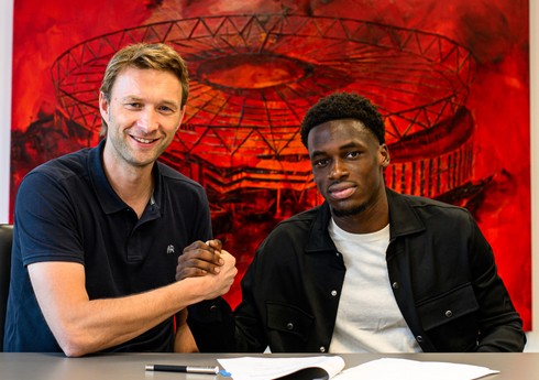 "Bayer 04" Niderland klubunun futbolçusunu transfer edib