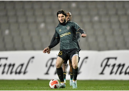 Bədavi Hüseynov “Qarabağ”ın heyətində yubiley matçını keçirib