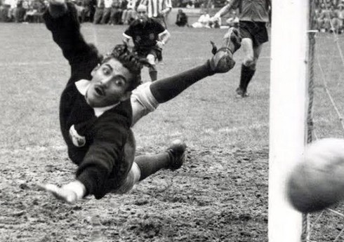 Beş dünya çempionatında çıxış edən futbolçu ölüb