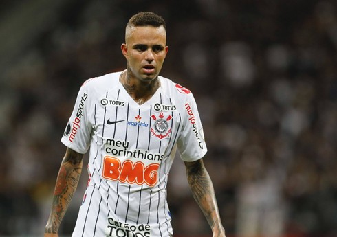 Braziliya klubunun futbolçusu azarkeşlərin hücumuna məruz qalıb