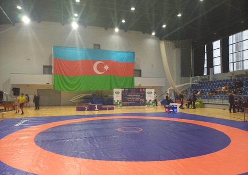 Cavanşir Qurbanovun 75 illik yubileyinə həsr olunmuş güləş turnirinin açılış mərasimi keçirilib