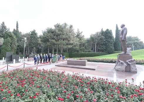 CEV rəsmiləri Fəxri Xiyabanı ziyarət ediblər