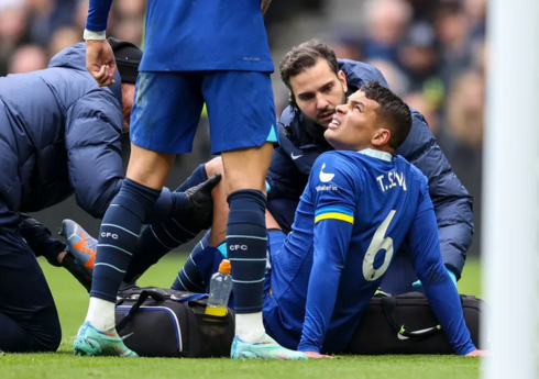 "Çelsi"nin əsas müdafiəçisi altı həftə yaşıl meydanlardan kənarda qalacaq