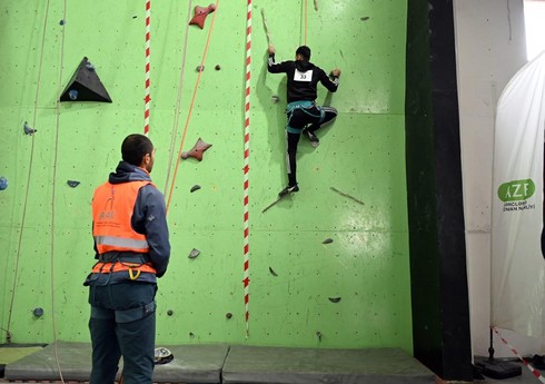 Dövlət qurumlarının əməkdaşları arasında idman dırmanması üzrə yarış keçirilib