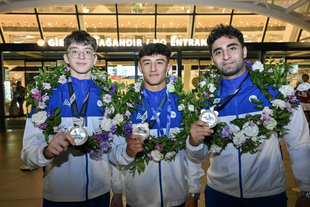 Dünya Oyunlarında uğurlu çıxış edən gimnastlarımız Vətənə qayıdıblar