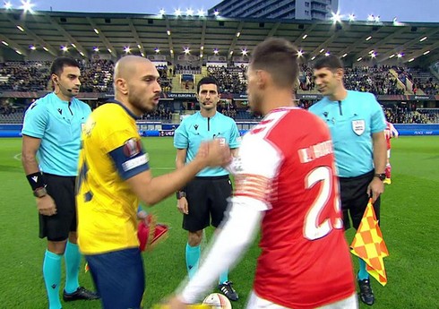 Əliyar Ağayev 6 qolun vurulduğu oyunda 4 sarı vərəqə göstərib