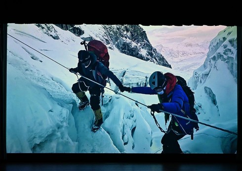 Everest zirvəsini fəth edən ilk azərbaycanlı qadın alpinistə həsr olunmuş filmin təqdimat mərasimi keçirilib