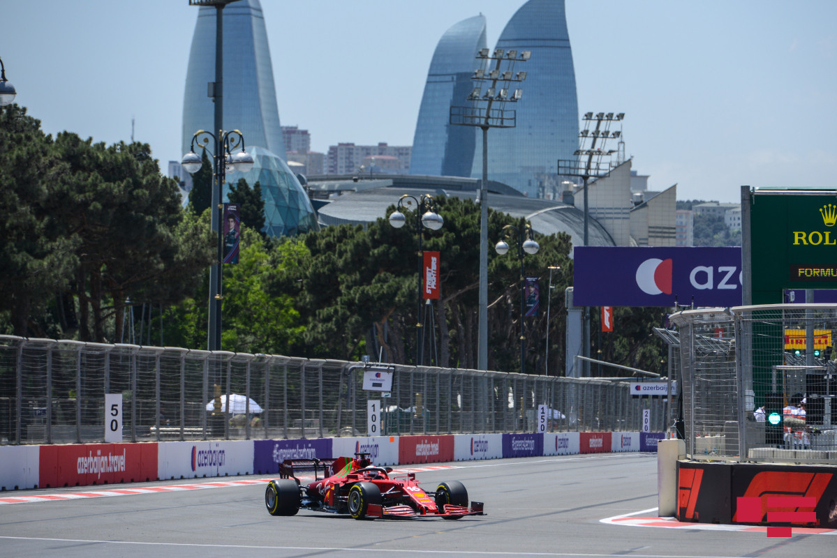 F1-in Bakı trekinin keçdiyi yollarda beton bariyerlərin quraşdırılmasına başlanılır