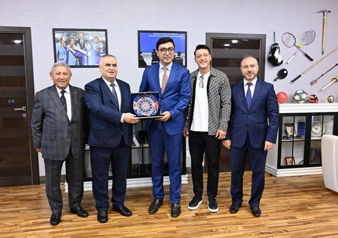 Fərid Qayıbov Bakıda səfərdə olan Mesut Özili qəbul edib