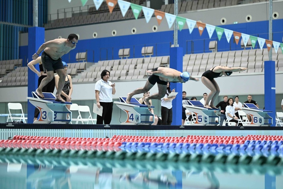 FHN-in əməkdaşları üzgüçülük yarışında yüksək nəticələr əldə ediblər