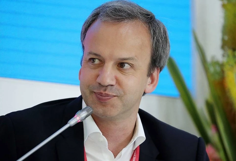 FIDE prezidenti Arkadi Dvorkoviç Bakıya gəlib