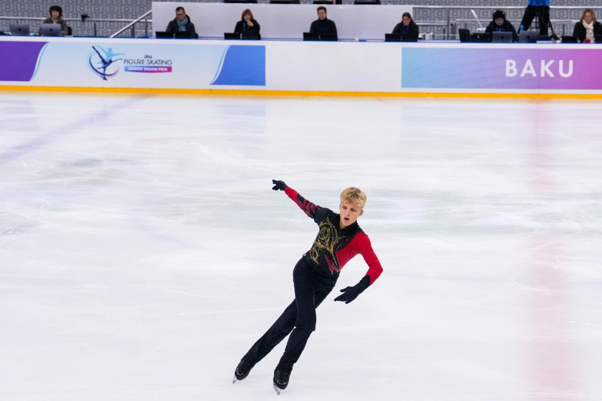 Fiqurlu konkisürmə üzrə Qran-Pri turnirinin qısa proqramı keçirilib - FOTO