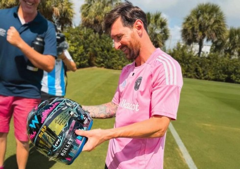 "Formula 1" pilotu Messiyə dəbilqə hədiyyə edib