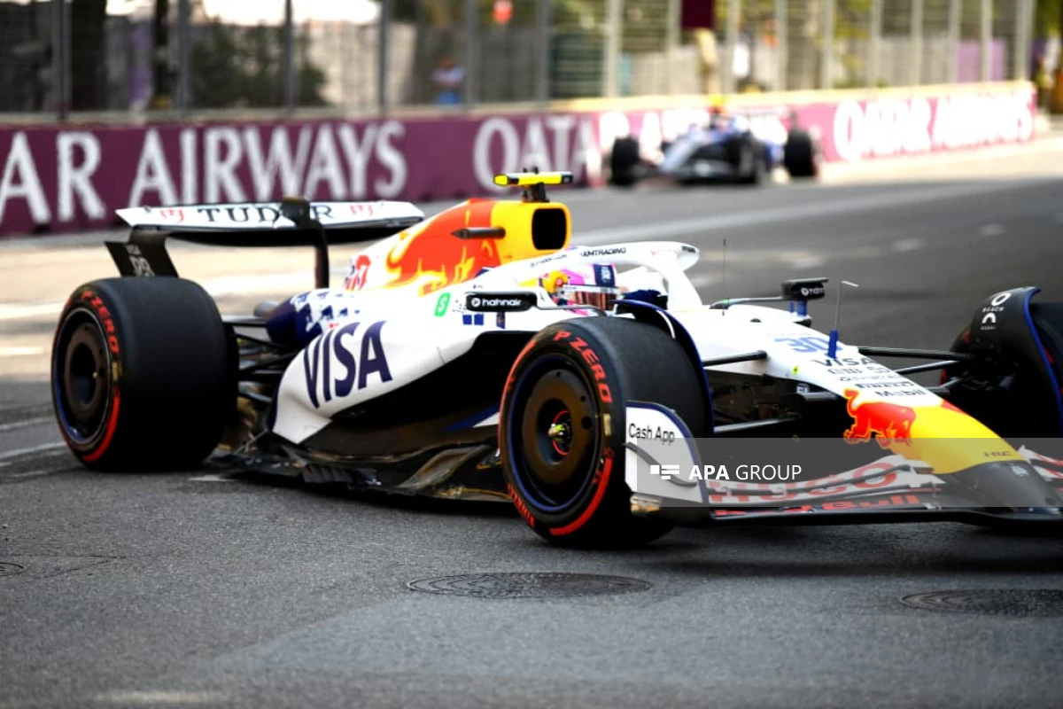 “Formula 1”: Sayns yarışı lider tamamladı