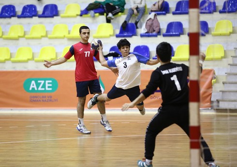 Həndbol üzrə Azərbaycan çempionatında favoritlər sensasiyaya imkan verməyiblər