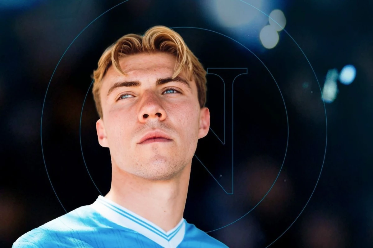 Hoylund rəsmən “Napoli”də