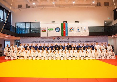 IJF Akademiyasının proqramında iştirak edən məşqçilərə sertifikatlar təqdim olunub