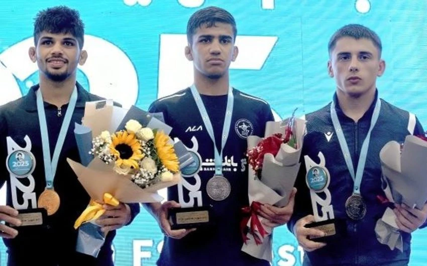 İki güləşçimiz İranda medal qazanıb