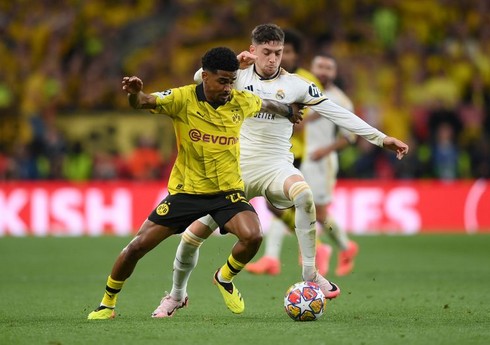 İngiltərə klubu "Borussiya"da çıxış edən futbolçunu heyətinə qatıb