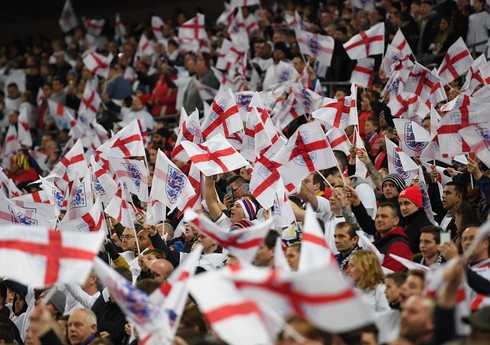 İngiltərə millisinin bəzi azarkeşləri yoldaşlıq oyunundan sonra baş məşqçini istefaya səsləyiblər