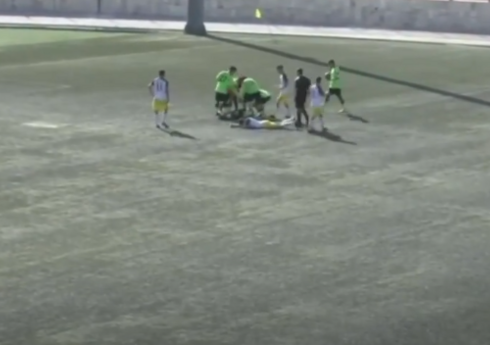 ​​​​​​​İranda gənc futbolçu stadionda huşunu itirərək ölüb