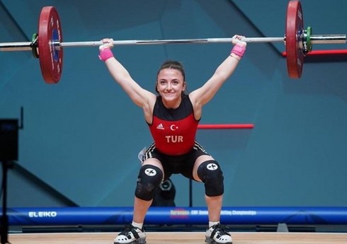 İrəvanda qazandığı qızıl medalı Azərbaycana həsr edən idmançı: "Bakıya gəlmək istəyirəm"