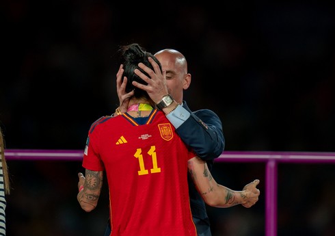 İspaniya futbolunun rəhbəri qalmaqaldan sonra vəzifəsini tərk edəcək