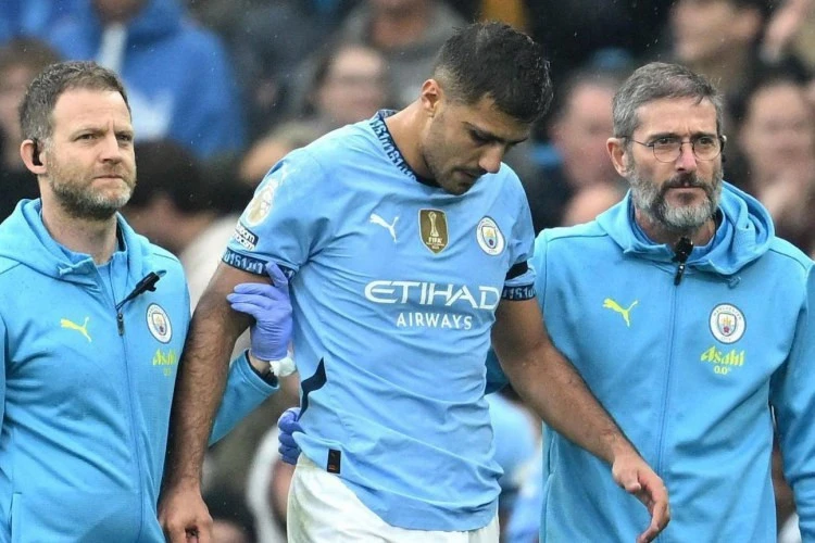 İspaniyalı futbolçu zədələndi - HEYƏTDƏN KƏNARLAŞDIRILDI