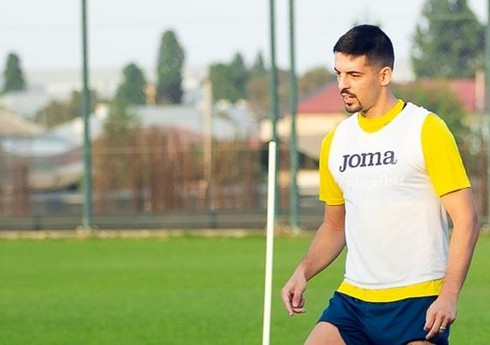 "Kəpəz"in yeni transferi: Fernandu Santuşun Azərbaycan millisinə köməyi dəyə bilər