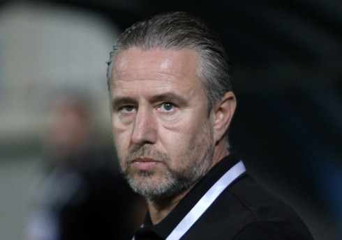 KİV: "Neftçi"nin baş məşqçisi Rumıniya klubu ilə danışıq aparır"