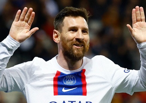 Lionel Messi onu 10 saat gözləyən azarkeşi evinə qonaq edib
