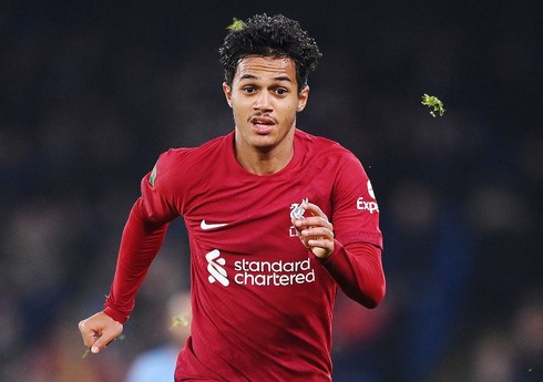 “Liverpul” klubu futbolçusunu icarəyə verib